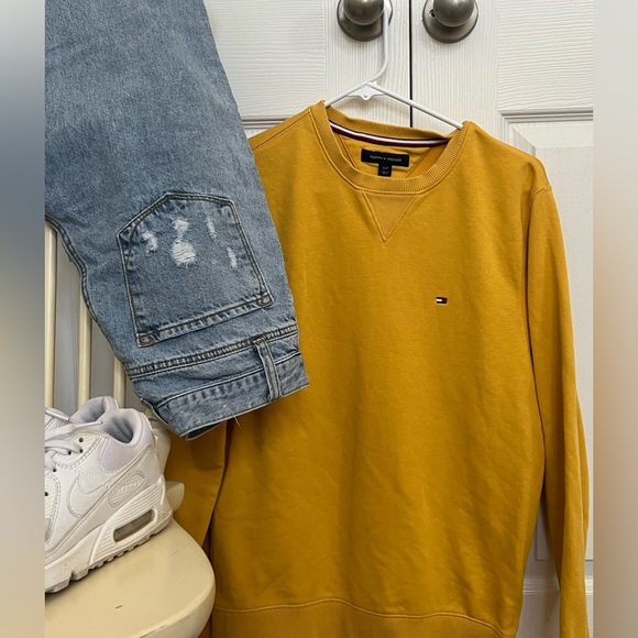 TOMMY HILFIGER SWEATSHIRT - Picture 1 of 2